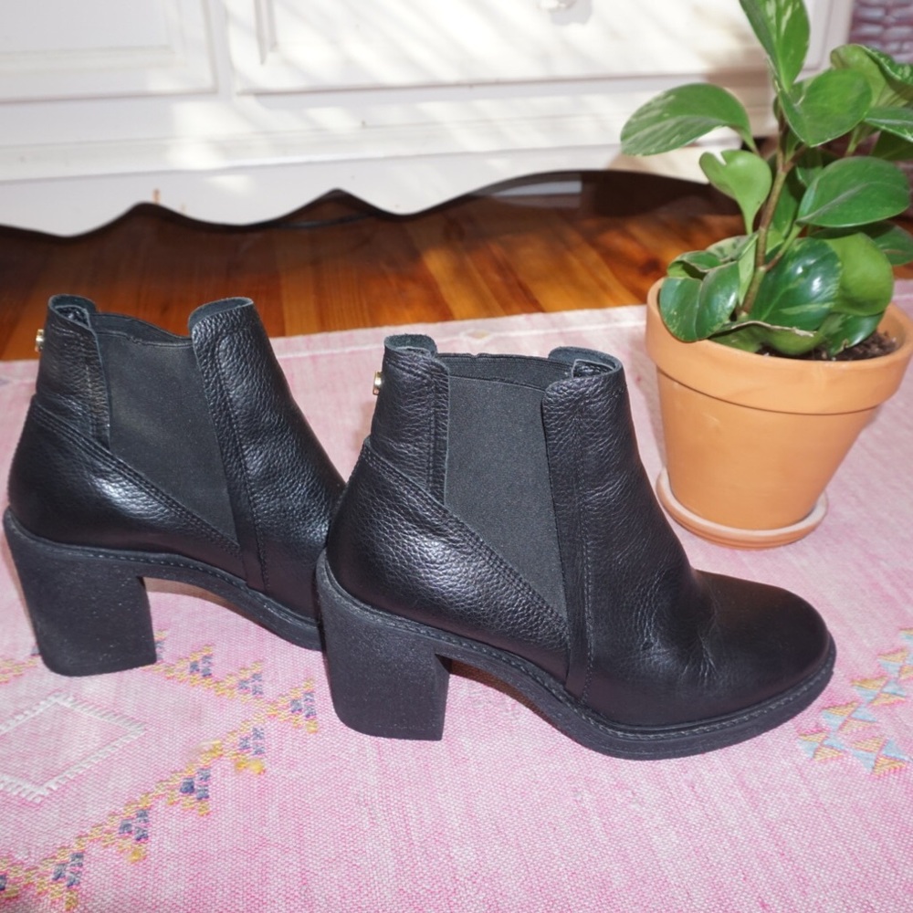 Carvela Kurt Geiger Sicily Leather Chelsea Booties